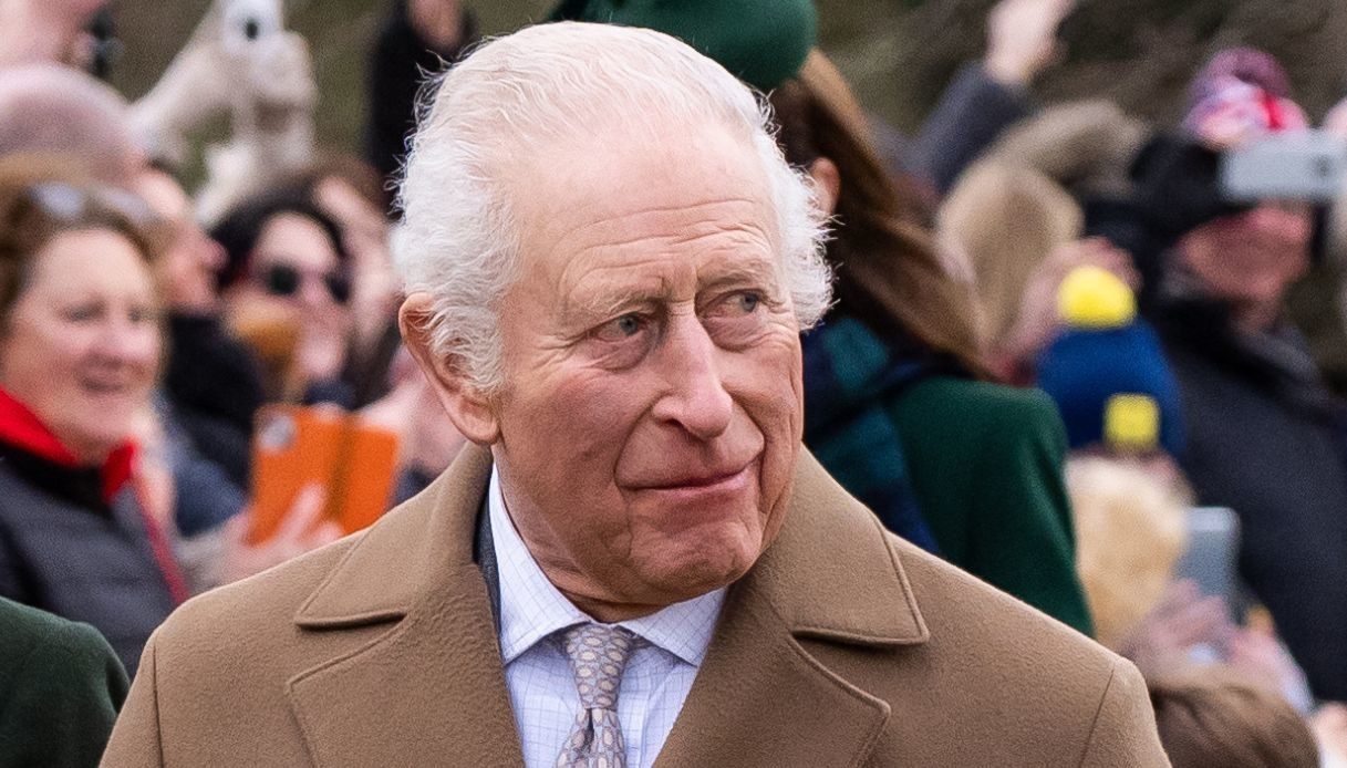 Re Carlo, il piano di crisi di Harry e Meghan: la scelta su Archie e Lilibet