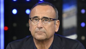 Carlo Conti, il mistero dei co-conduttori a Sanremo. E spunta l’ospite internazionale