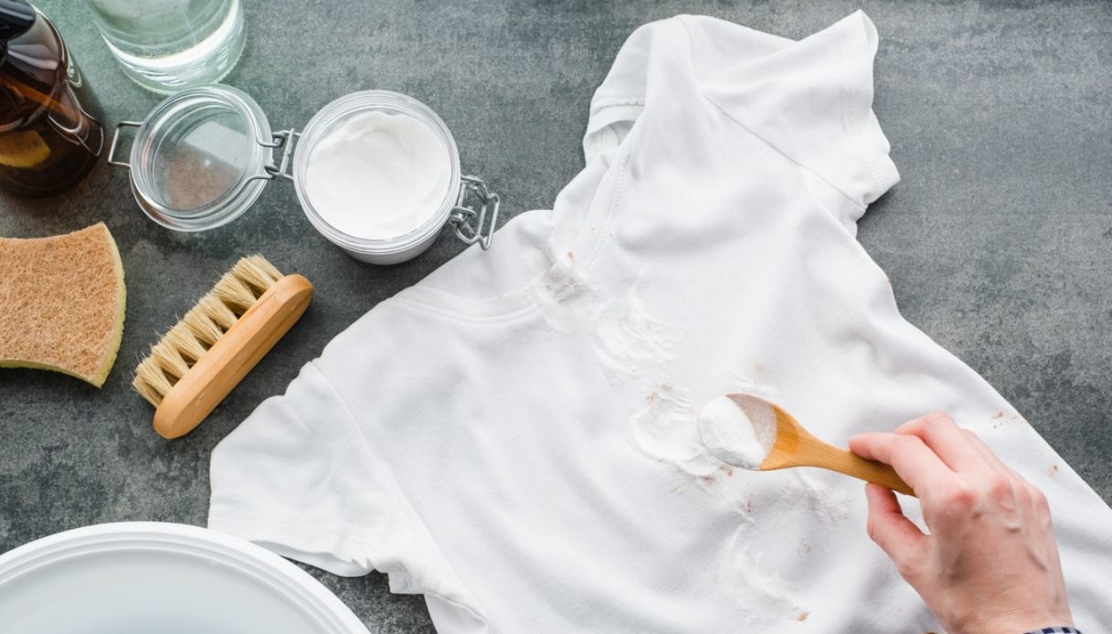 Come rimuovere le macchie di benzina dai vestiti