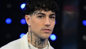 Tony Effe devolve in beneficenza l’incasso di Capodanno, ma è ancora polemica