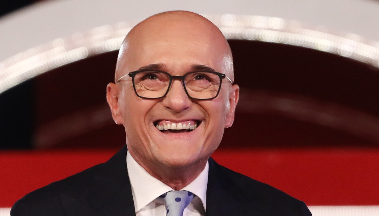 Alfonso Signorini su Sanremo 2025, quanti cantanti a torso nudo: “Sembrava Baywatch”