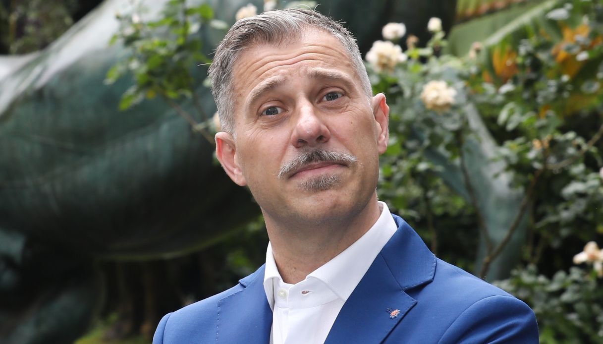 Gabriele Corsi in lacrime a Sanremo 2025 per il brano di Cristicchi