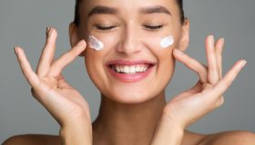 La crema viso effetto lifting è la coccola beauty lussuosa da concederti. Ora in sconto