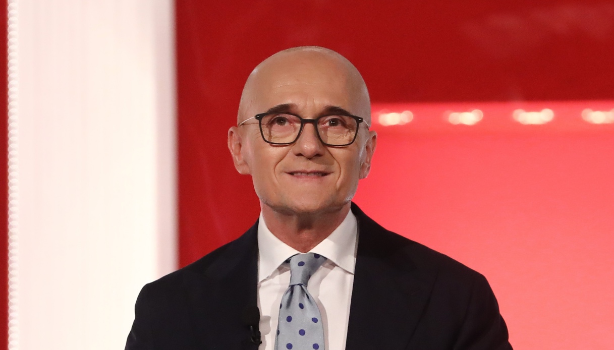 Grande Fratello, Maxime incontra il padre e si commuove: “Lo sport ti ha portato via da me”