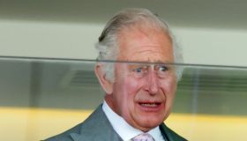 Re Carlo scoppia a piangere dopo la decisione della Principessa Anna