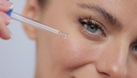 Illumina, idrata ed elimina le rughe, il siero alla vitamina C più venduto è ora in offerta