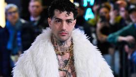 Sanremo 2025, Codacons denuncia Tony Effe e la Rai: la replica del cantante