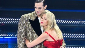 Alessia Marcuzzi e la gag degli abbracci a Sanremo 2025: “Il manager furioso”