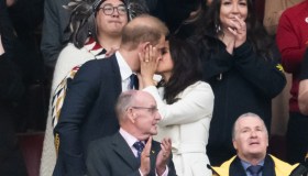 Meghan e Harry agli Invictus Games: il bacio tra gli spalti