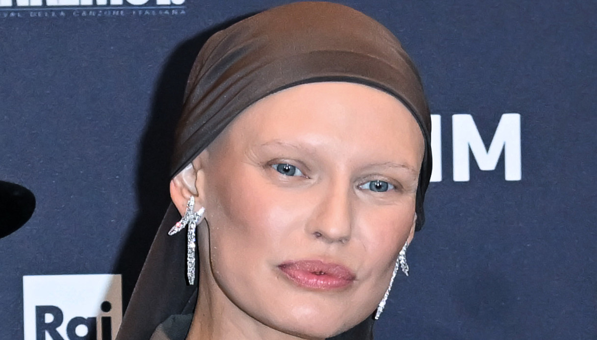 Conferenza stampa Sanremo 2025, l’emozione di Bianca Balti: “Oggi mi sento che valgo”