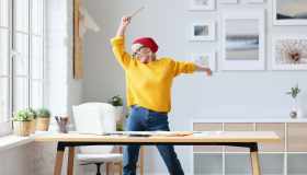 La creatività come atto di cura verso sé stesse: esplorare l’identità attraverso l’arte