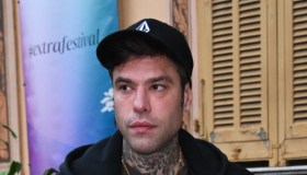 Fedez, per cosa è indagato. Polemiche a Sanremo 2025