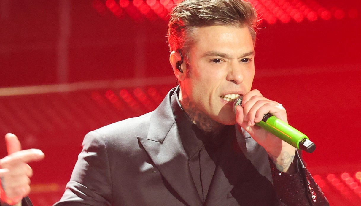 Sanremo 2025, la diretta della prima serata: l’omaggio a Frizzi, Clerici abbagliante, Jovanotti show