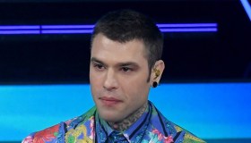 Fedez potrebbe ritirarsi da Sanremo 2025: l’indiscrezione