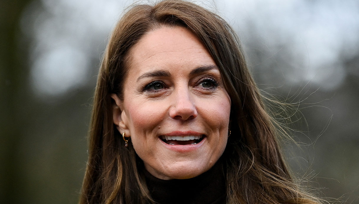 Kate Middleton, l’apparizione a sorpresa in tv e la giacca di 18 anni fa