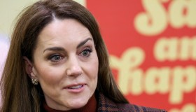 Kate Middleton in carcere con lo stesso look di un mese fa. E scoppia la polemica