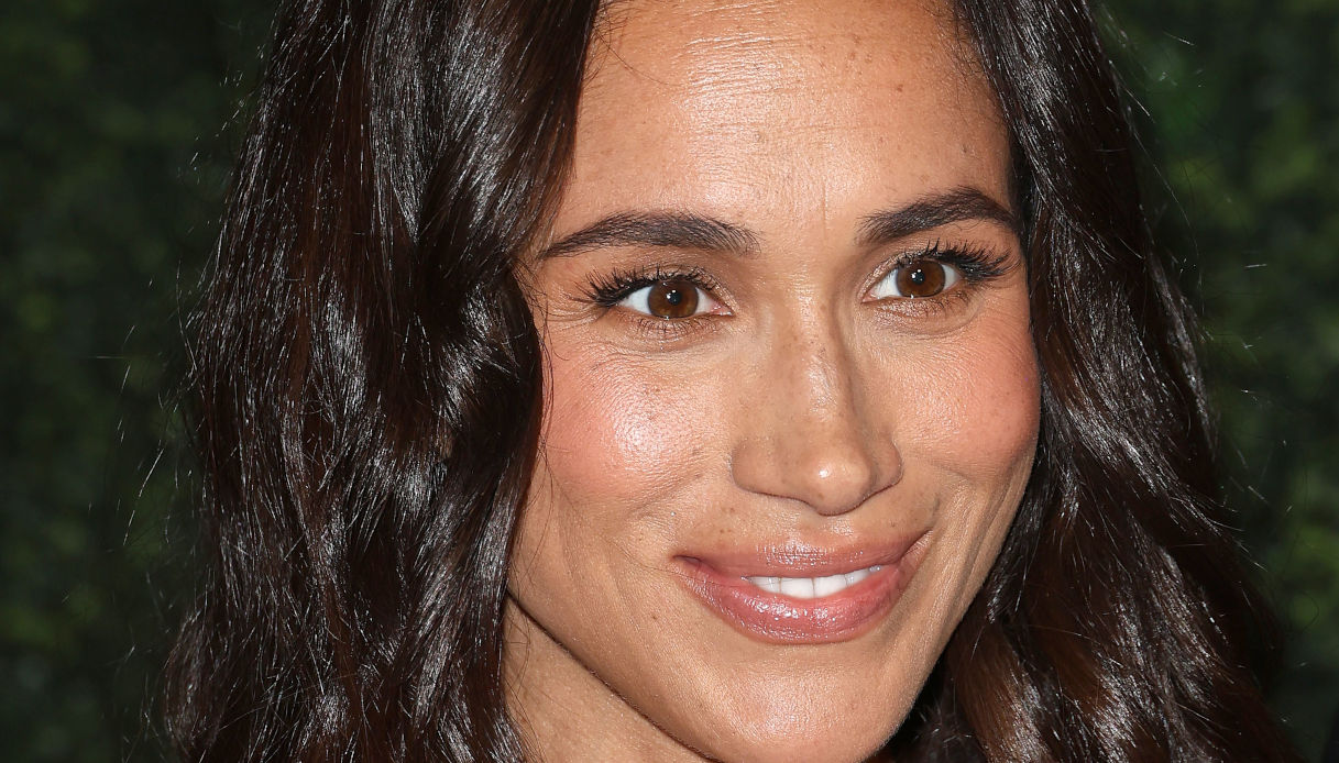 Meghan Markle, nuovo video spettinata e quasi senza trucco per ringraziare delle donazioni