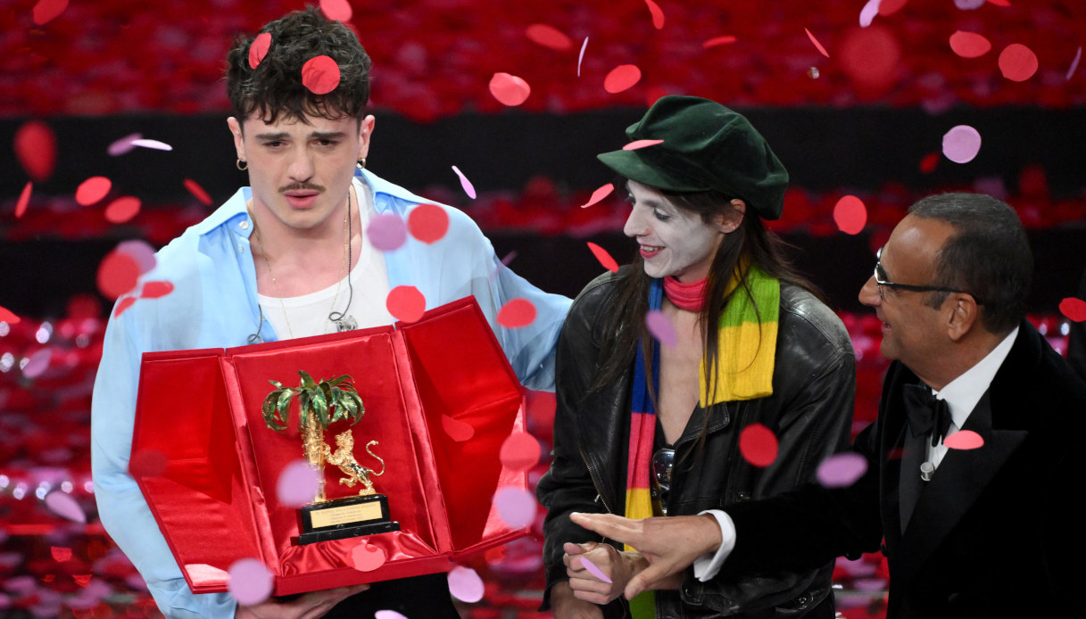 Sanremo 2025, Carlo Conti arbitro. Chi c’è davvero dietro la vittoria di Olly