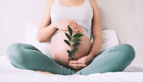 Parto e gravidanza, tutti i rituali: dai canti alle preghiere, dal placenta therapy al  lotus birth