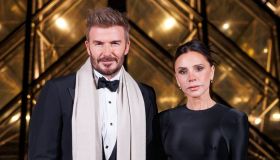 Victoria Beckham, look attillato alla Paris Fashion Week 2025