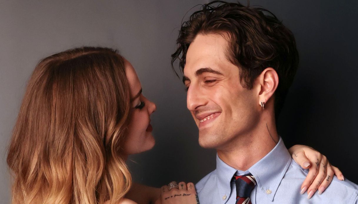 Dove Cameron “copia” Damiano, il look scintillante che li lega