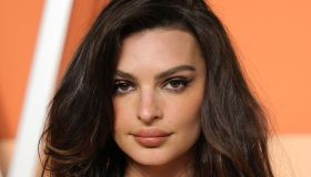 Emily Ratajkowski, il nuovo taglio (sbagliato) con frangia: i dettagli