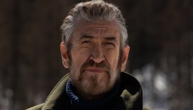 Ascolti tv del 12 marzo, Rocco Schiavone contro Gerry Scotti che scivola in basso