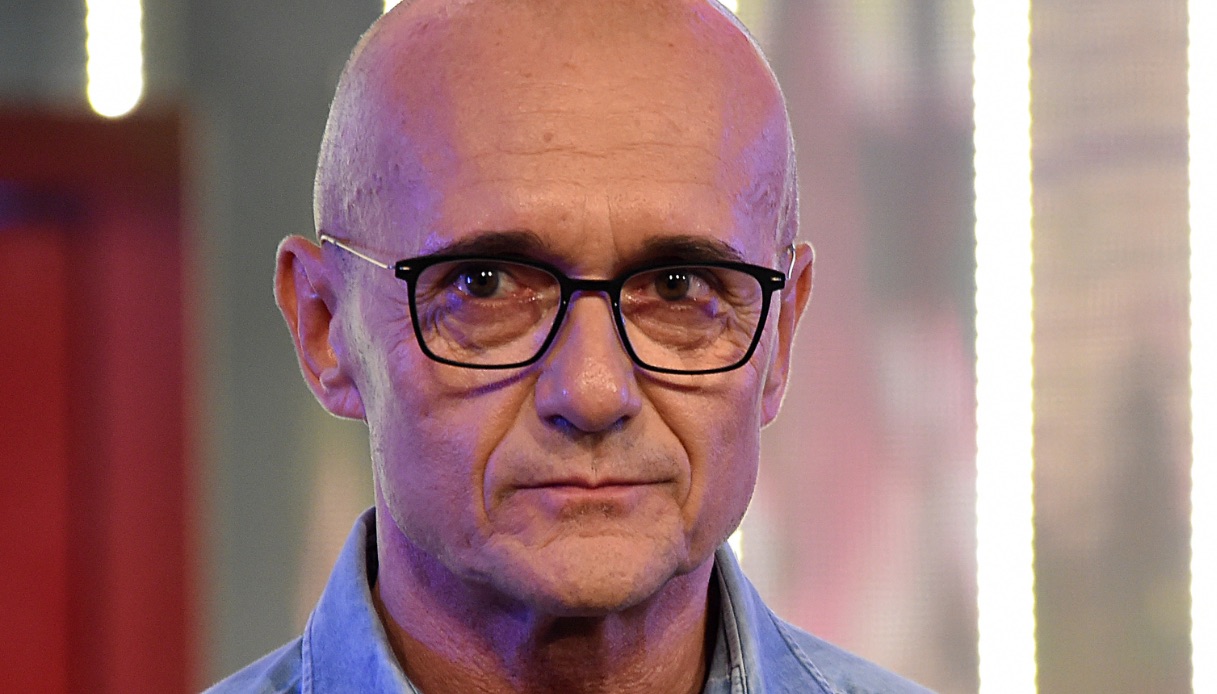 Grande Fratello, Lorenzo scaricato in diretta. Shaila è una furia: “Il tuo è un amore tossico”