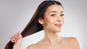 L’haircare più efficace si fa di notte, con il siero best seller (e ora in sconto) che può avere anche tu