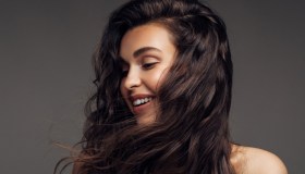 Il rimedio per capelli sani e forti ha un nome: è lo scrub per il cuoio capelluto