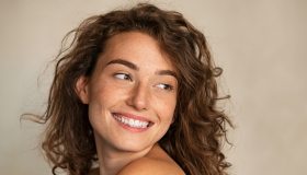 Il segreto beauty per ciglia, capelli e unghie al top è un olio con oltre 20mila recensioni