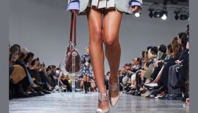 Gonne primavera-estate 2025: 7 modelli da acquistare ora