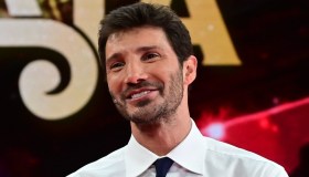 Striscia contro Affari tuoi e le vincite pilotate: “Lo dimostra uno studio”