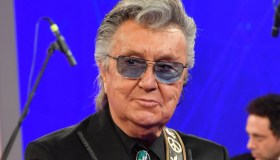 Bobby Solo, malore durante il concerto. Il cantante rassicura i fan