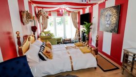 La casa vacanze più eccentrica di sempre, ispirata ai tendoni del circo