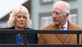 Re Carlo e Camilla, finalmente è finita. Stanchi e provati se ne tornano a casa