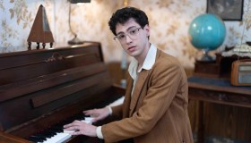 Champagne – Peppino di Capri, trama, cast e dove e quando vederlo