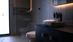 Illuminazione bagno, trasforma la routine in un momento di benessere