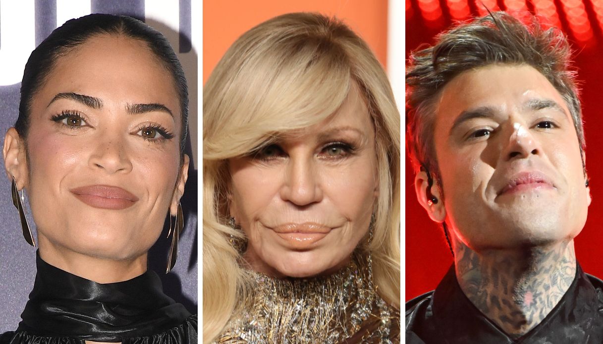 Donatella Versace, da Elodie a Fedez i vip ricordano i suoi look più belli