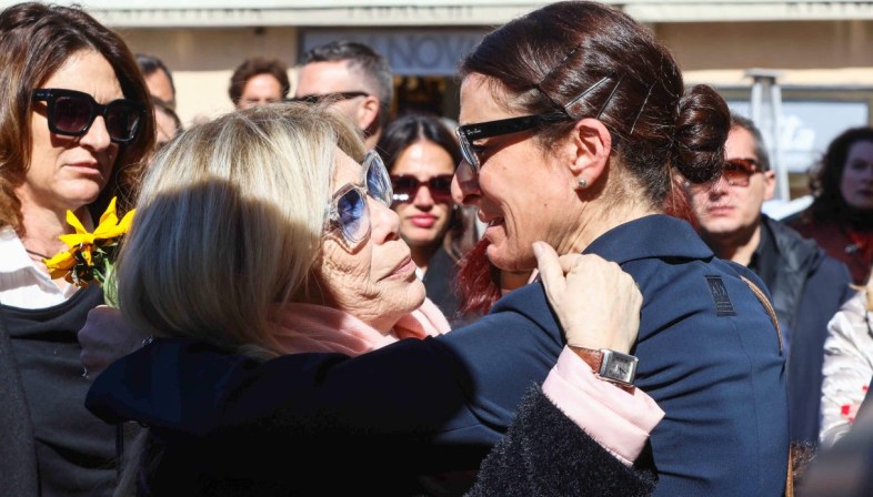 Funerali di Pietro Genuardi, il saluto degli amici: da Rita Dalla Chiesa ad  Alex Belli