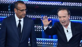 Il Sogno, Roberto Benigni ringrazia De Martino e scherza su Conti: “Sta già lavorando a Sanremo”