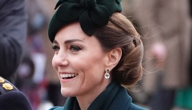 Kate Middleton non tradisce le aspettative alla parata di San Patrizio. Il cappotto gioiello