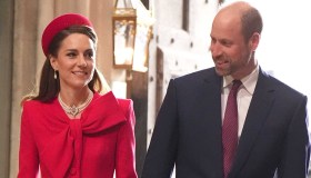 Kate Middleton non tradisce le aspettative, abito-cappotto rosso al Commonwealth Day
