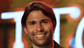 Luca Onestini flirta con la modella Aleska nel reality messicano, ma viene arrestata. Cos’è successo