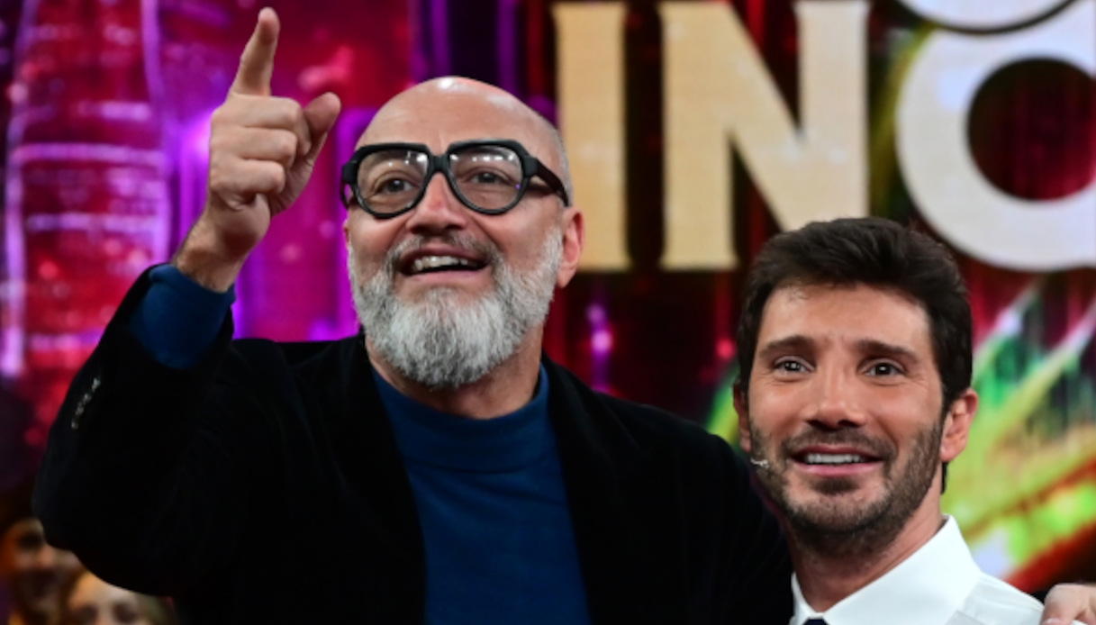 Affari tuoi, il Dottore risponde in diretta alle accuse di Striscia