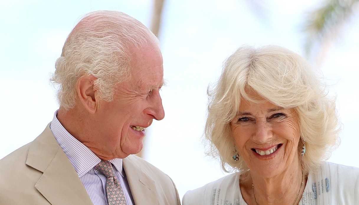 Re Carlo salva Camilla da un incubo: compra la casa accanto alla sua per 3 milioni