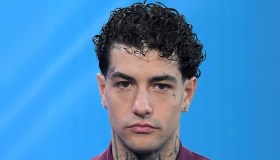 Tony Effe indagato per rissa in Sardegna: “bandito” da tutti i comuni fino al 2027