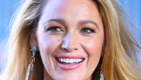 Blake Lively, l’abito ragnatela ad alta seduzione alla prima di Another Simple Favor