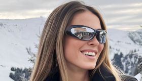 Diletta Leotta, Pasqua sulla neve: il look da sci attillato rosso fuoco