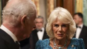 Camilla insuperabile in turchese al Banchetto di Stato, Meloni sorprende con il pizzo nero